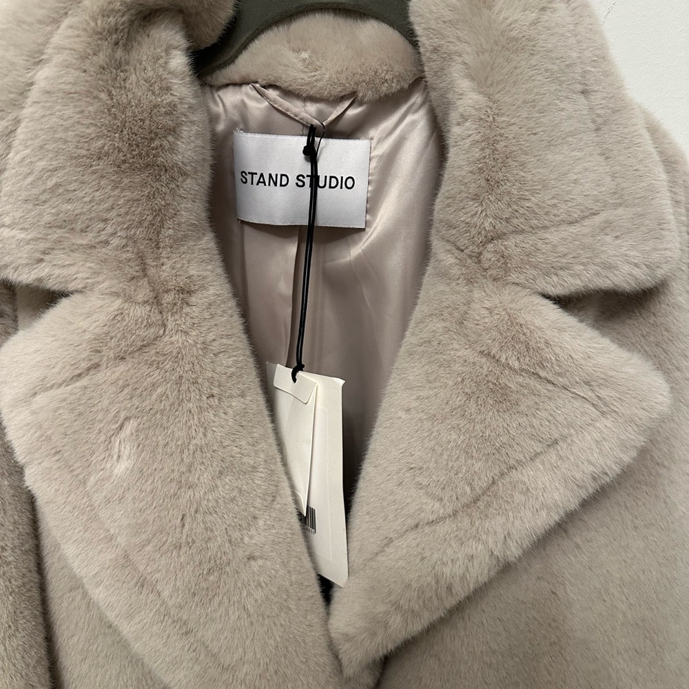 Stand Studio Maria Faux Fur Teddy Coat Size M NWT - Picture 4 of 7